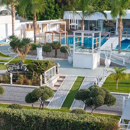 فيلة White Luxury خيرسونِسوس